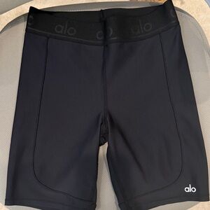 ALO Yoga 7” Black Biker Shorts